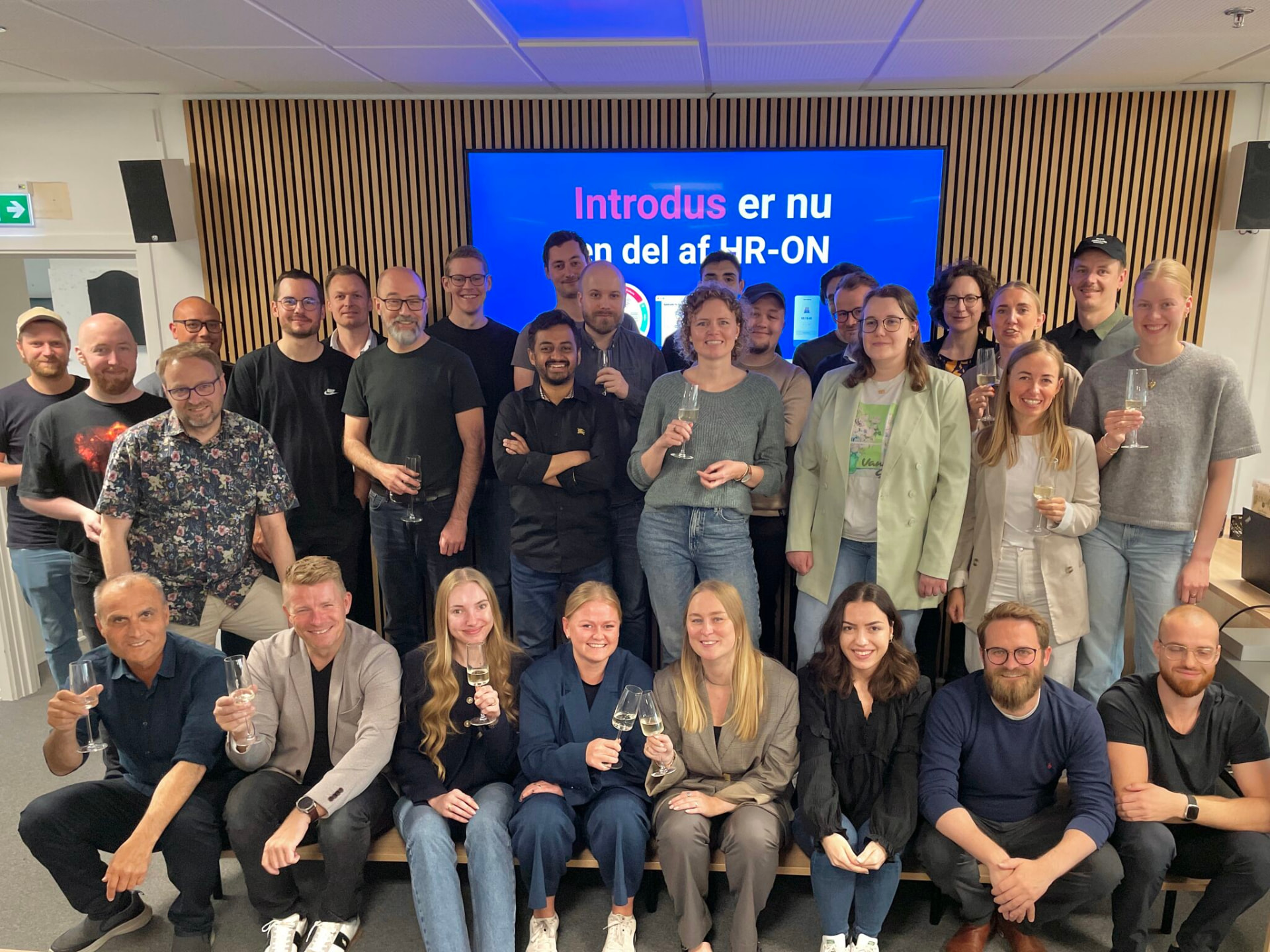 Introdus-teamet fejrer, at Introdus nu er en del af HR-ON